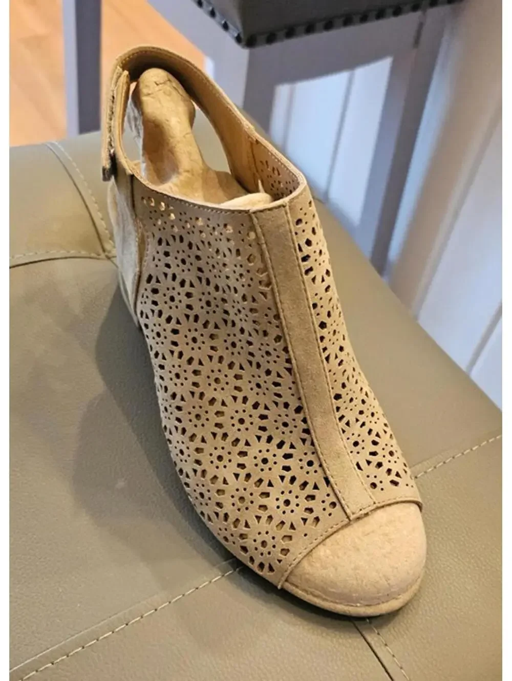 City Classified Women's Tan Peep Toe Chunky Heel Bootie Sz 9